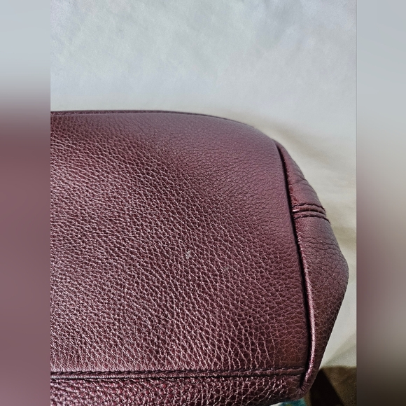 GUCCI EUC Hobo leather with metal chain & tassel - Picture 10 of 17